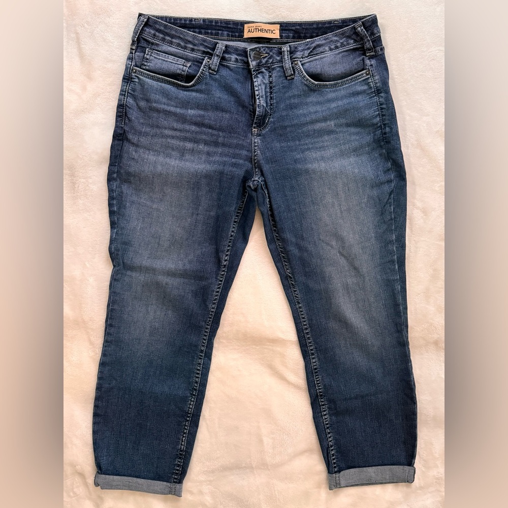 Silver Capri jeans. Size 16w x 27 long. EUC